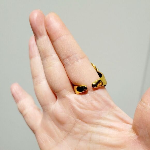 Brand New Gold Skulls Head Ring Adjustable Size - Picture 7 of 8